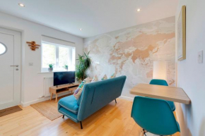 Pass the Keys Modern & Spacious 1 Bed Terrace with Free Parking